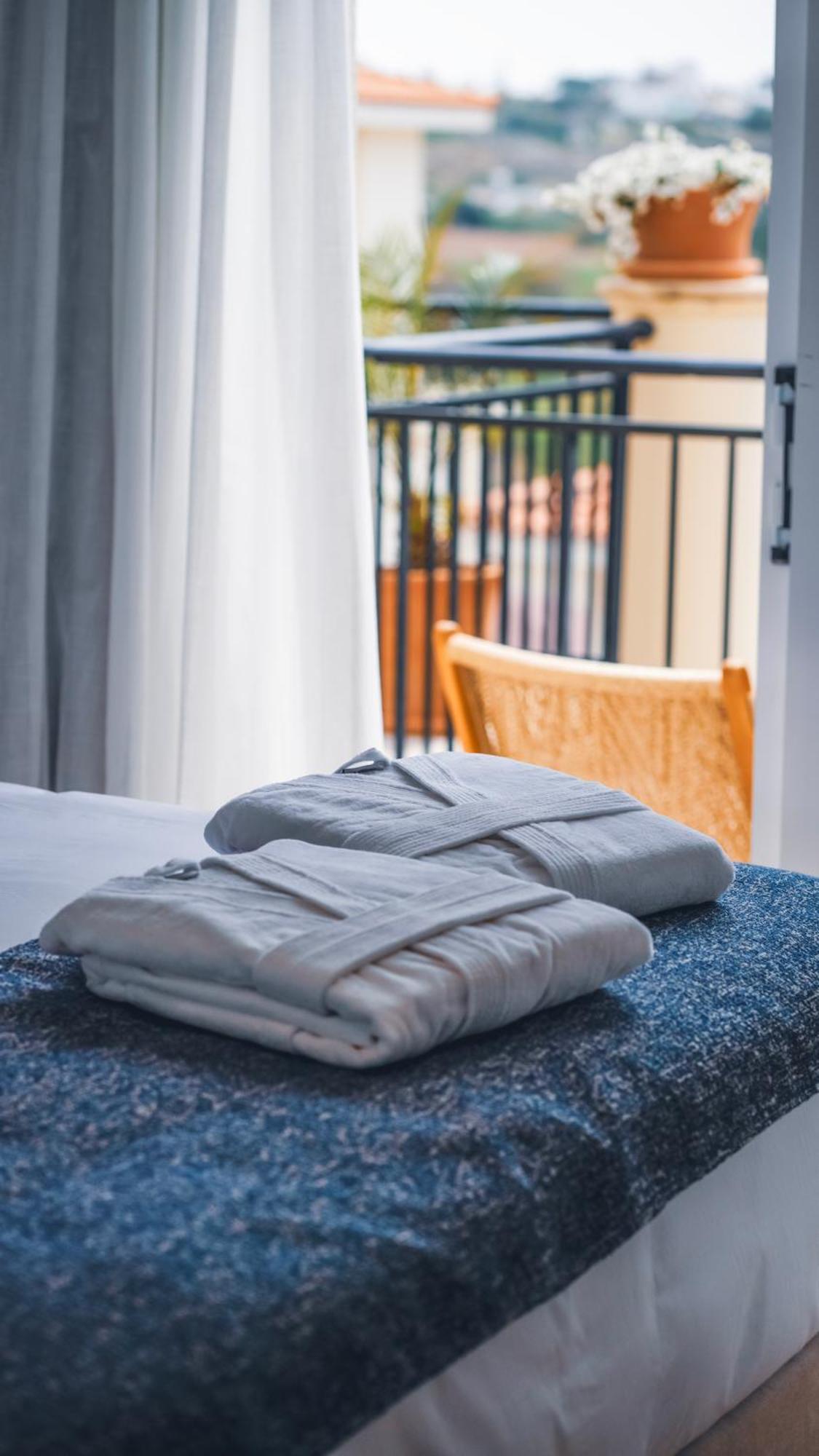 Hotel Wellclub - Wellness Family Experience - Seaview Paphos Exteriér fotografie